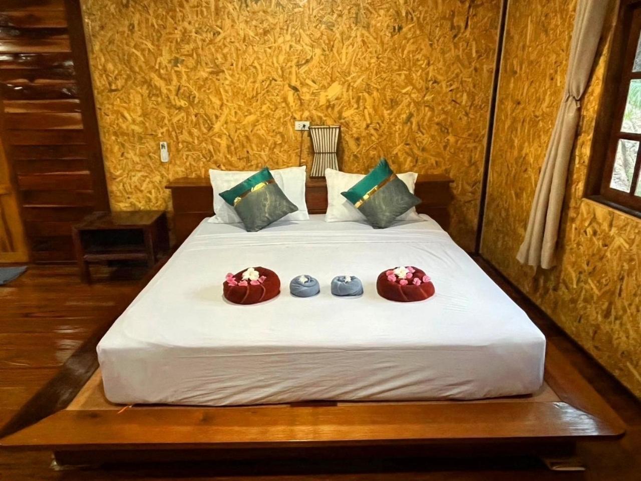 Koh Jum Home Stay Exteriör bild